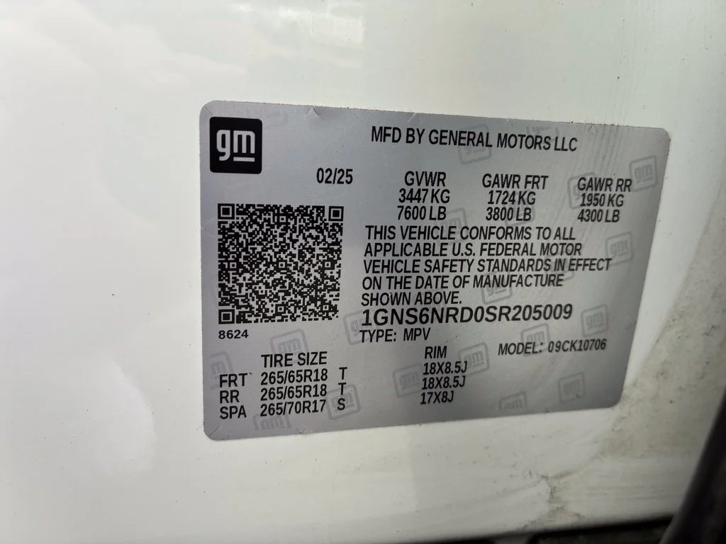 Used 2025 Summit White Chevrolet LT image 197