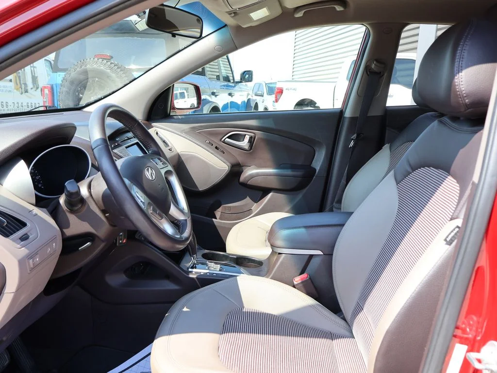 Used 2013 Garnet Red Hyundai GLS image 21