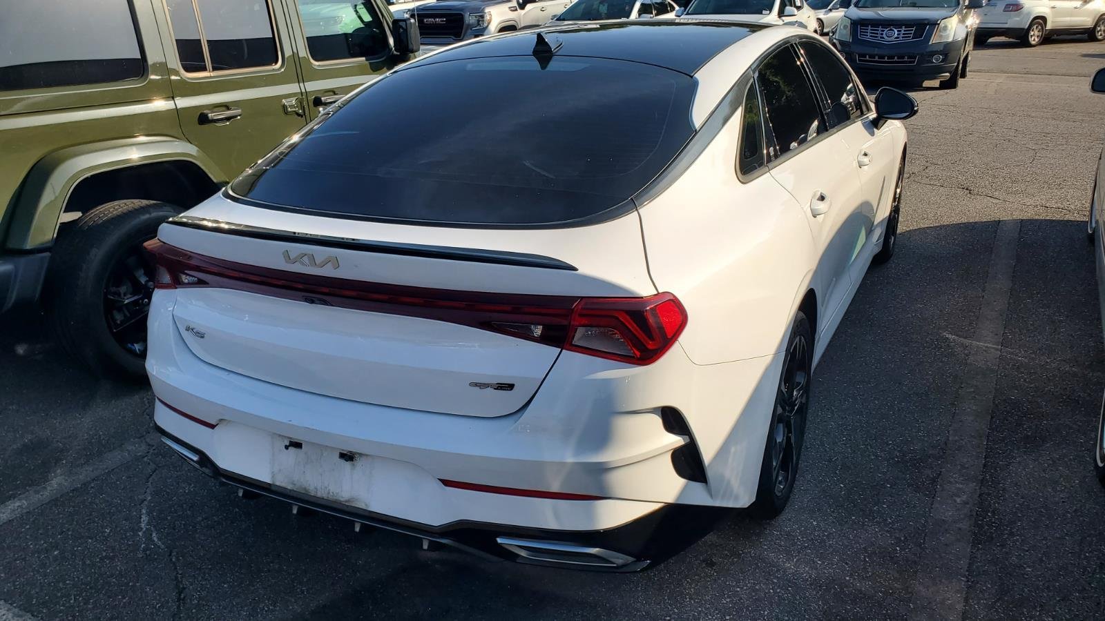 Used 2022 Glacial White Pearl Kia GT-Line image 9