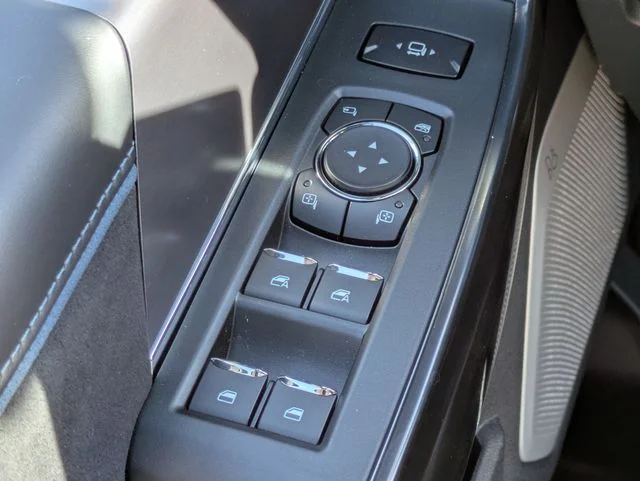 New 2026 Black Ford Platinum image 25