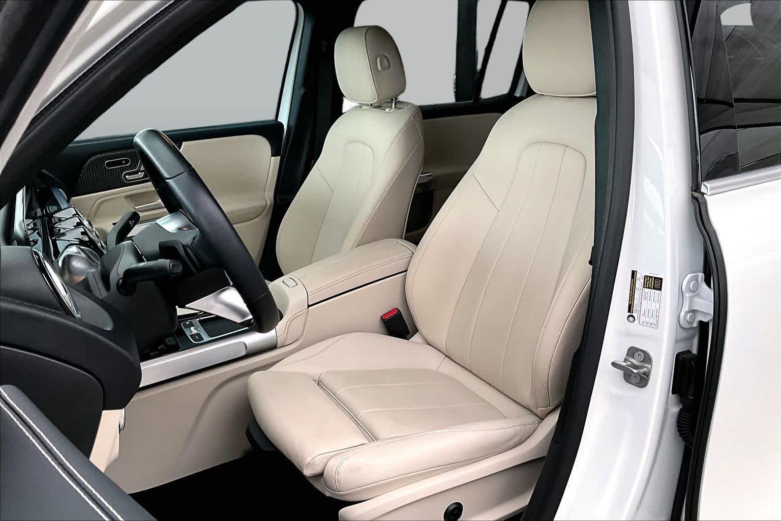 Certified Used 2025 Polar White Mercedes-Benz GLB 250 image 8