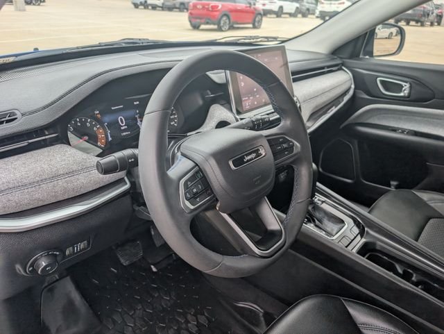 Used 2022 Blue Jeep Latitude image 9