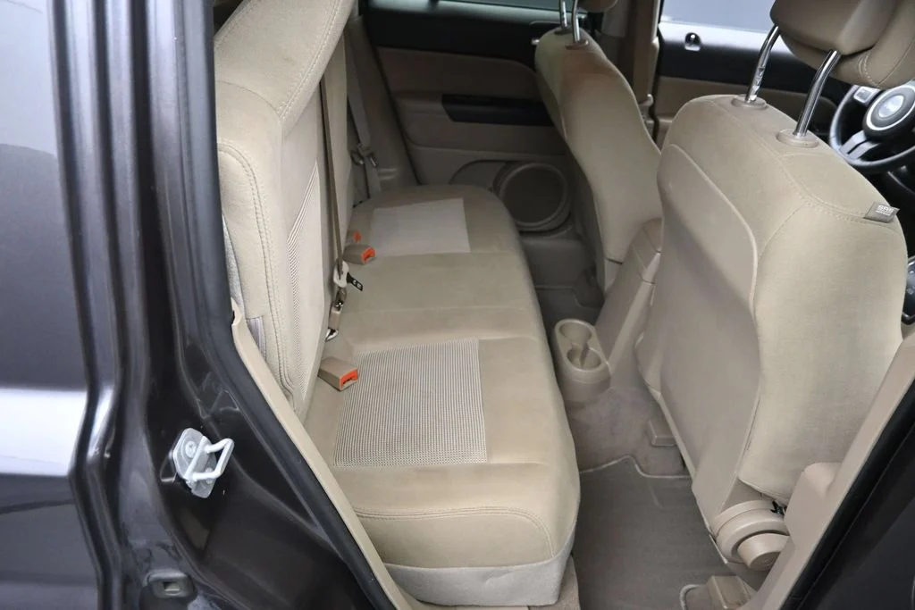 Used 2016 Gray Jeep Latitude image 9