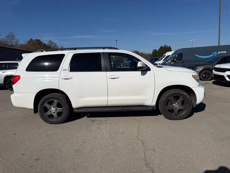 Used 2016 White Toyota SR5 image 14