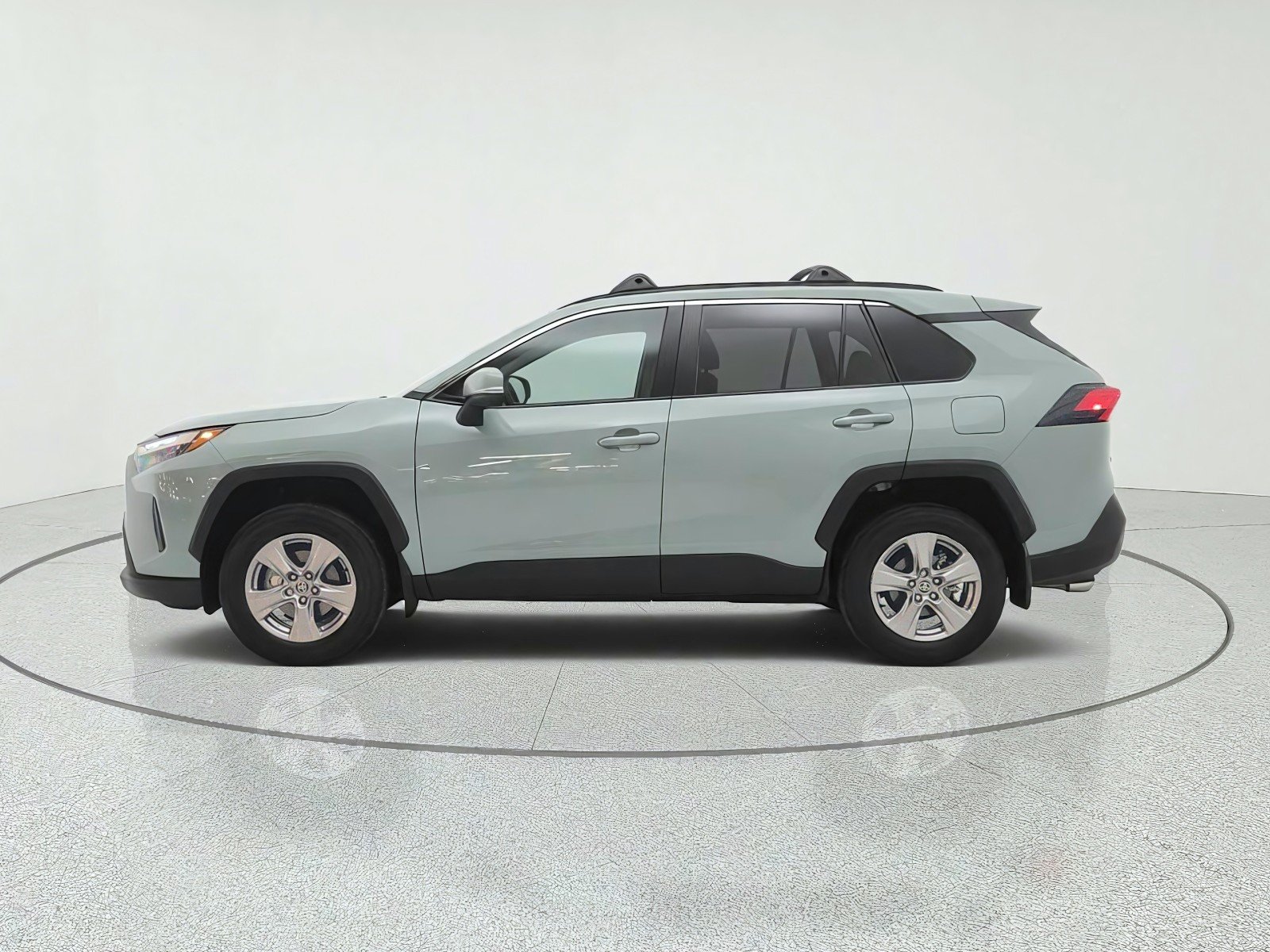 Used 2023 Lunar Rock Toyota XLE FWD (Natl) image 8