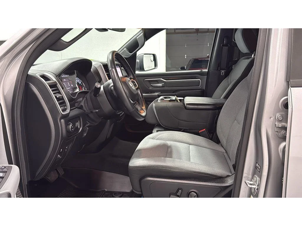 Used 2022 Billet Silver Metallic Clearcoat Ram Big Horn Crew Cab 4X4 3.6L V6 1 OWNER image 35