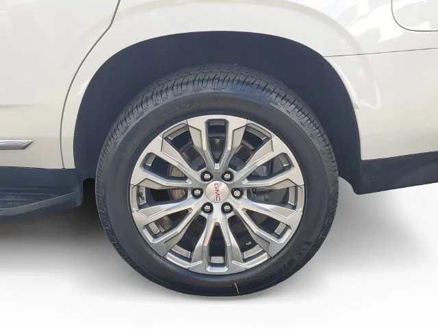 Used 2021 WHITE FROST TRICOAT GMC Denali image 39