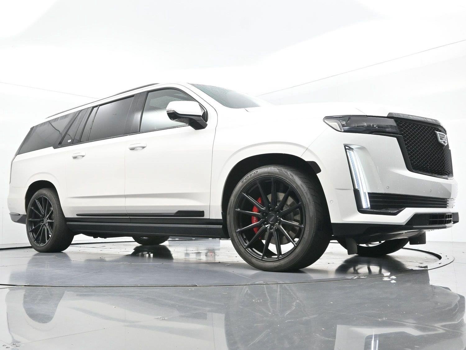 Used 2021 Crystal White Tricoat Cadillac Sport Platinum image 49