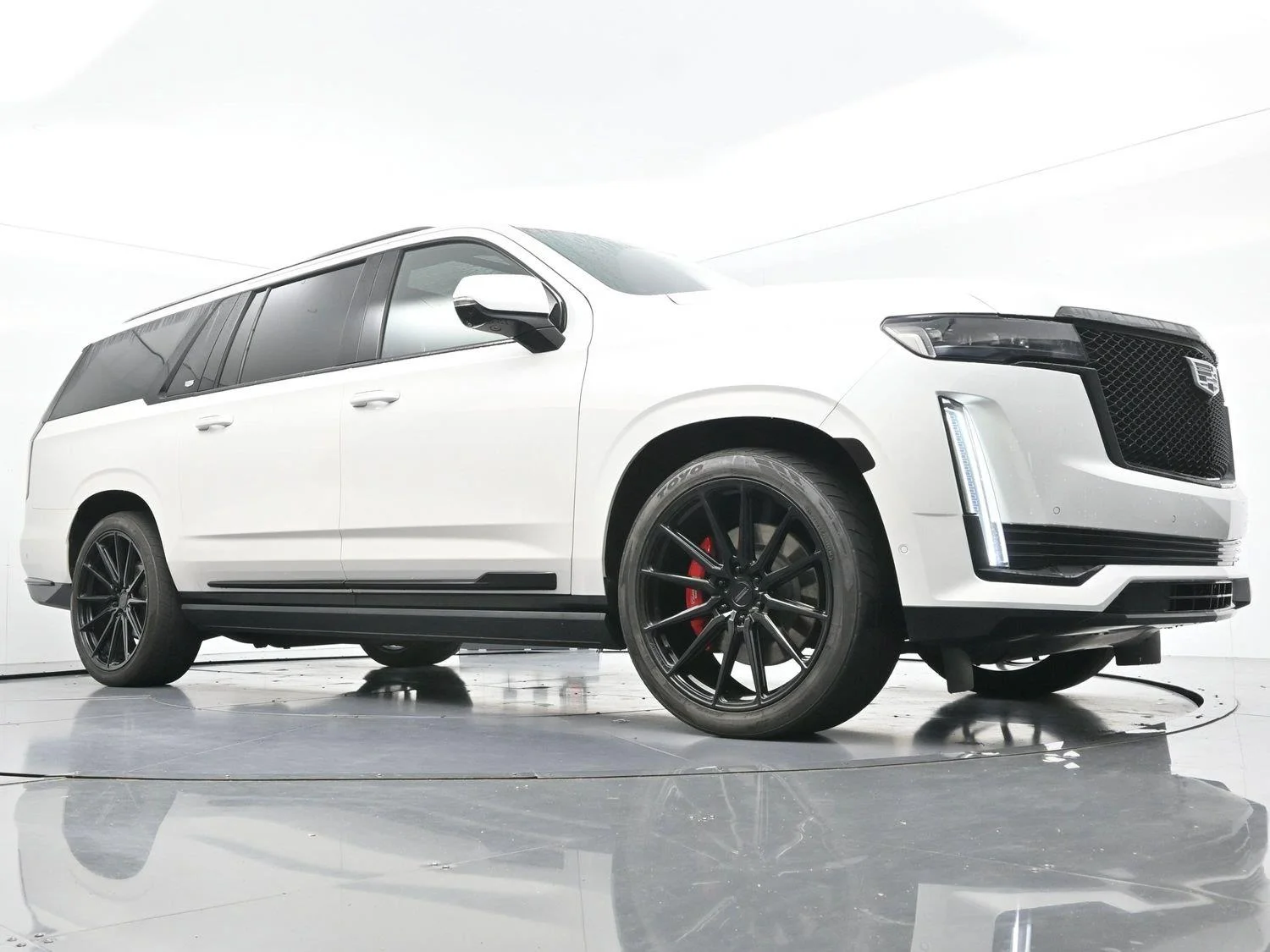 Used 2021 Crystal White Tricoat Cadillac Sport Platinum image 49