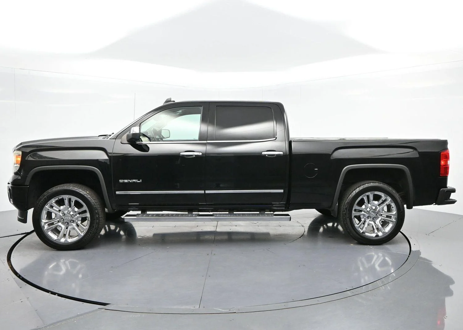 Used 2015 Onyx Black GMC Denali image 4