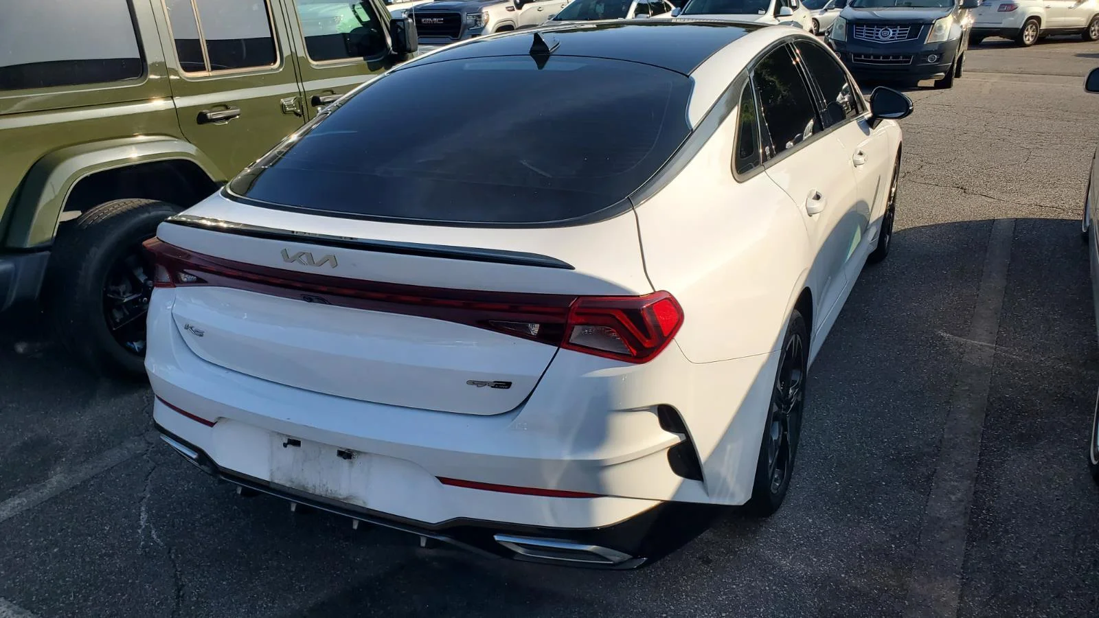 Used 2022 Glacial White Pearl Kia GT-Line image 9