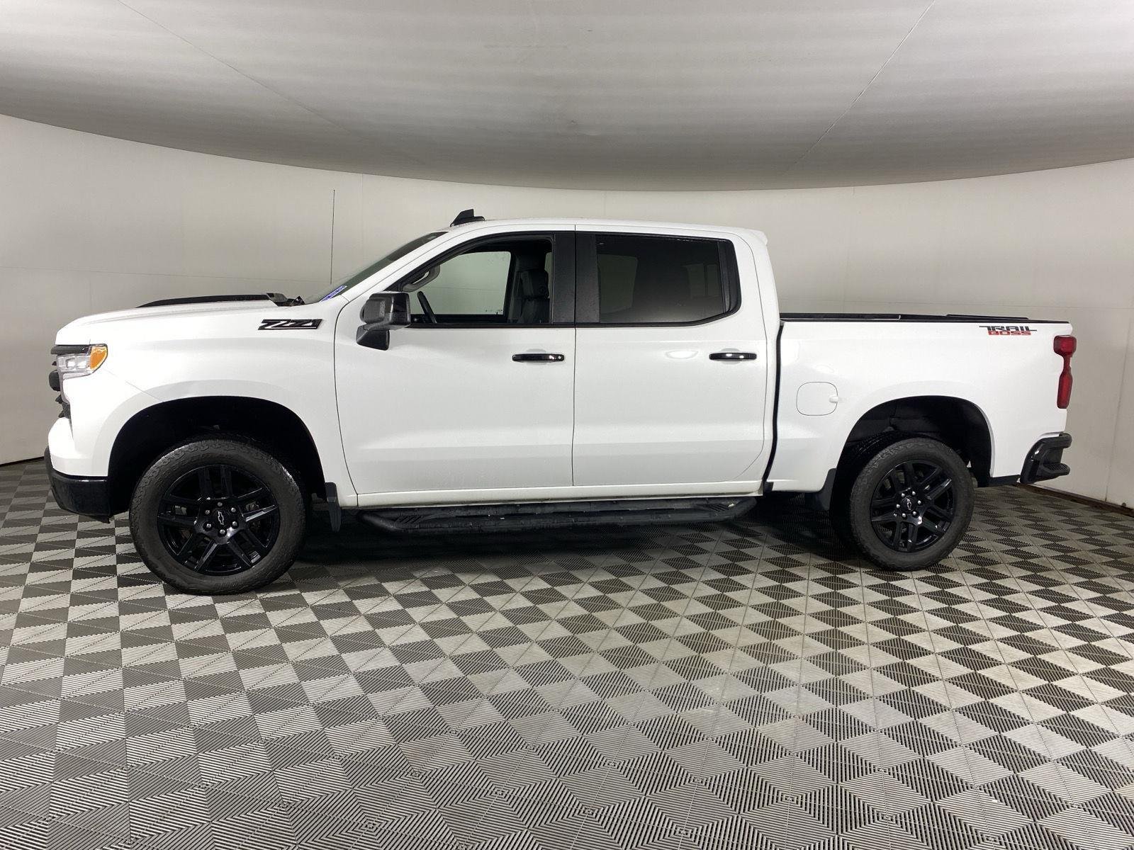 Used 2025 Summit White Chevrolet LT Trail Boss image 4