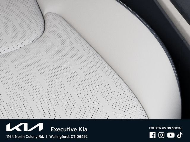 New 2027 Silver Kia  image 24
