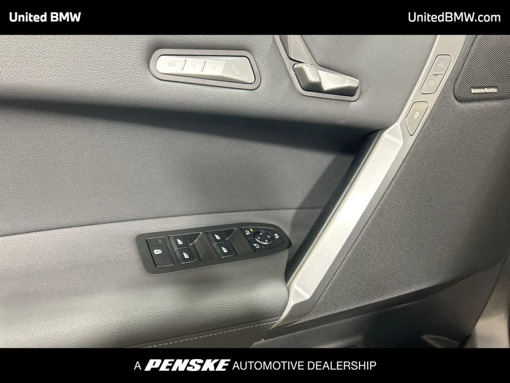 Used 2026 Alpine White BMW xDrive60 image 11