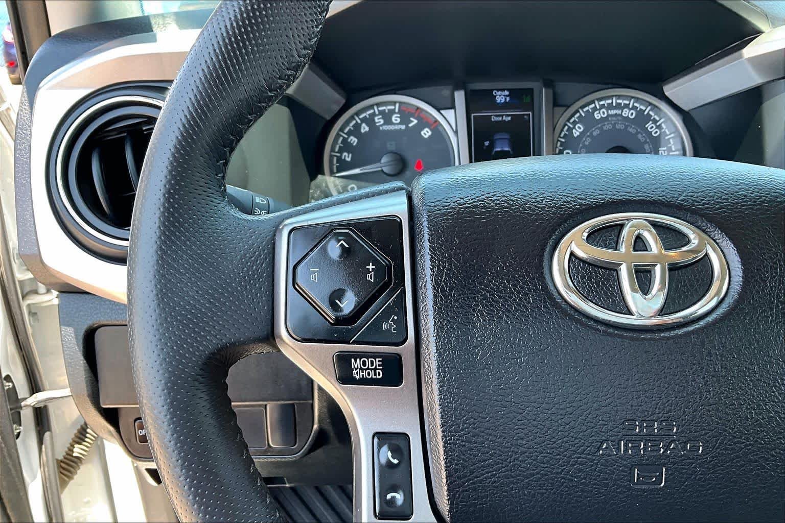 Used 2022 White Toyota SR5 image 23