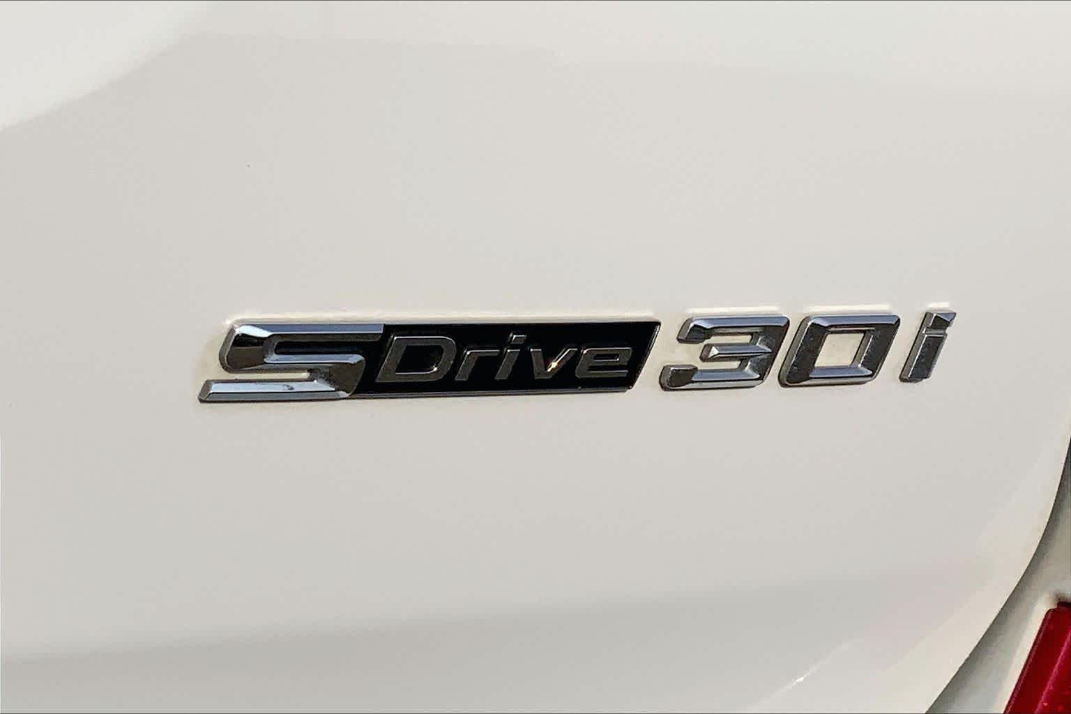 Used 2019 Alpine White BMW sDrive30i image 10