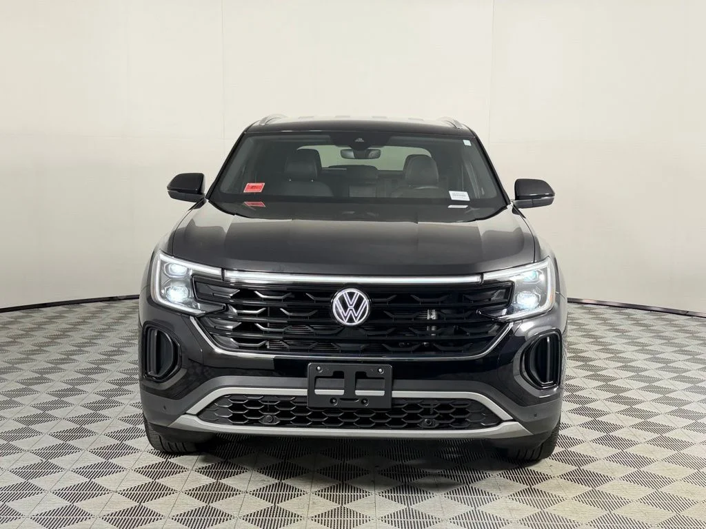 Certified Used 2025 Black Volkswagen 2.0T SE w/Technology image 5