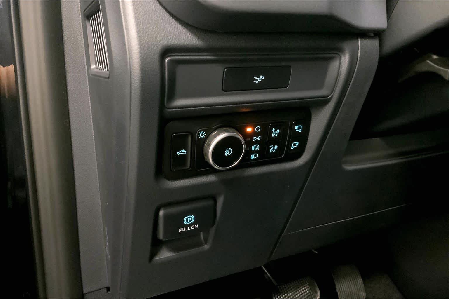 New 2026 Agate Black Metallic Ford XLT image 18