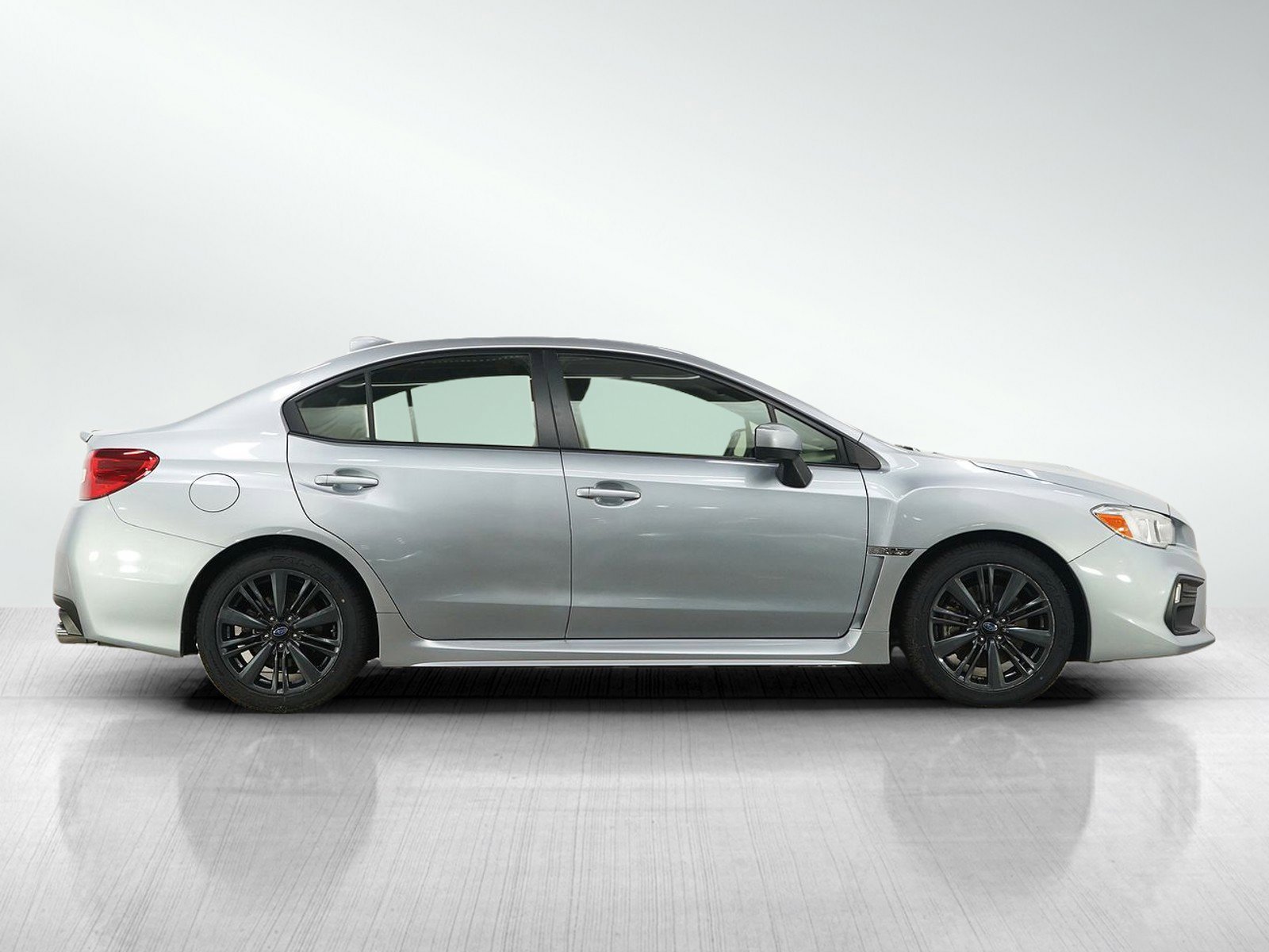 Used 2018 Ice Silver Metallic Subaru  image 5