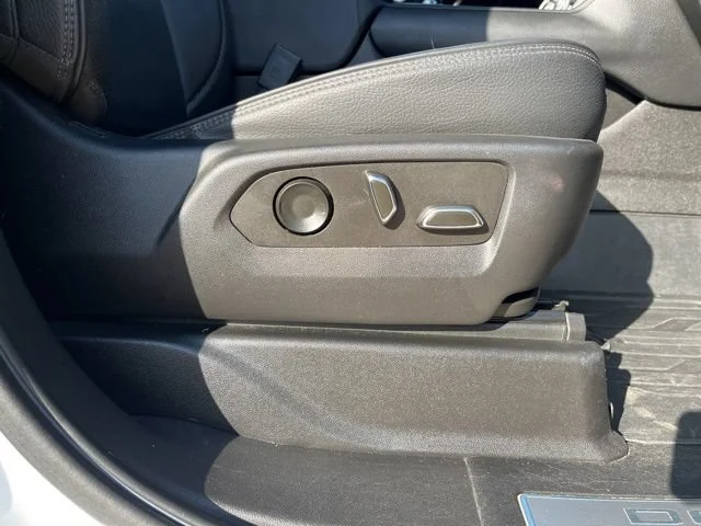 Used 2022 Summit White GMC Denali image 21