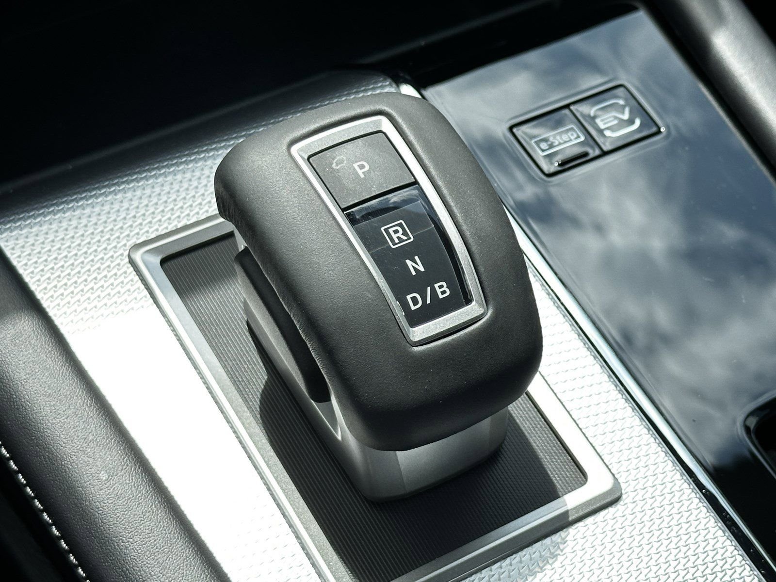 New 2026 Gray Nissan Platinum image 35