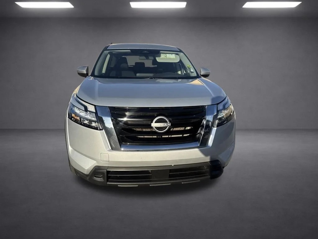 Used 2025 Silver Nissan SV image 7