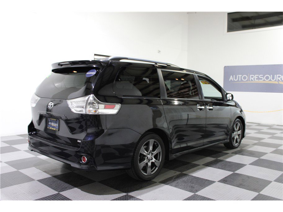 2017 Toyota Sienna SE photo 4