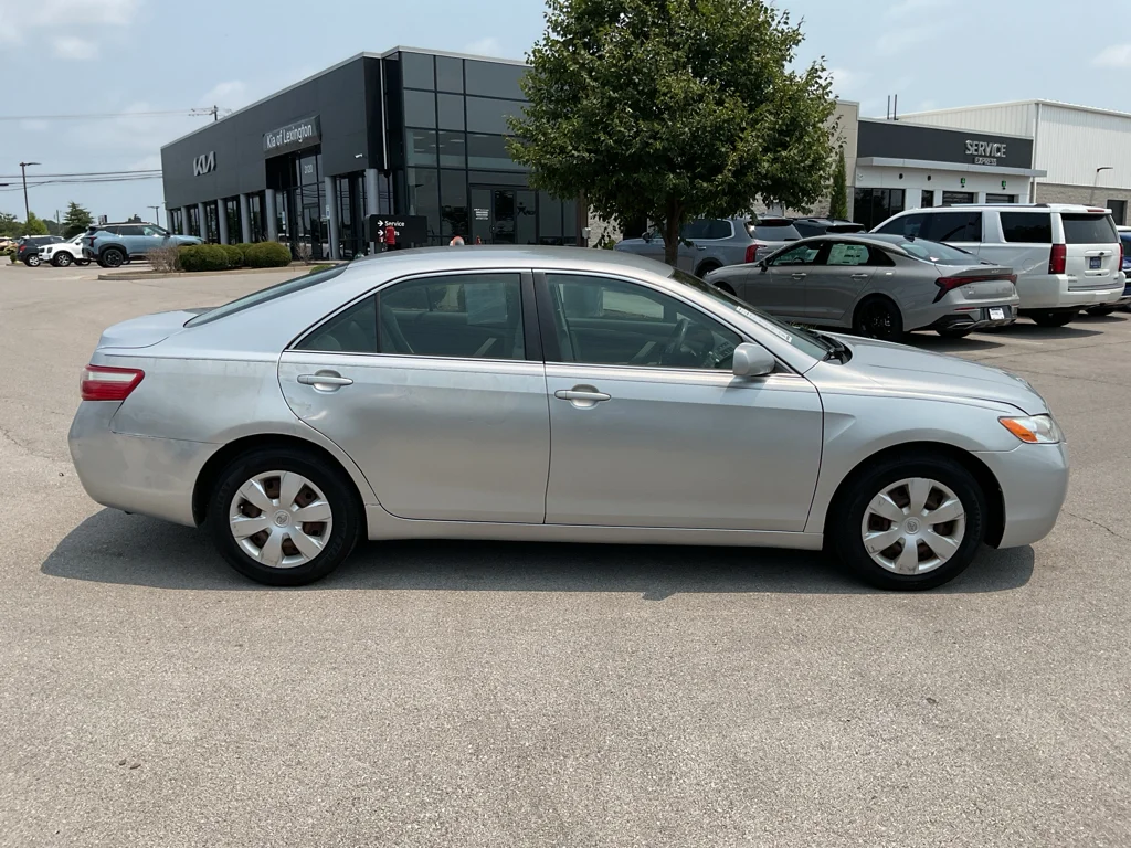 Used 2007 Titanium Metallic Toyota LE image 9