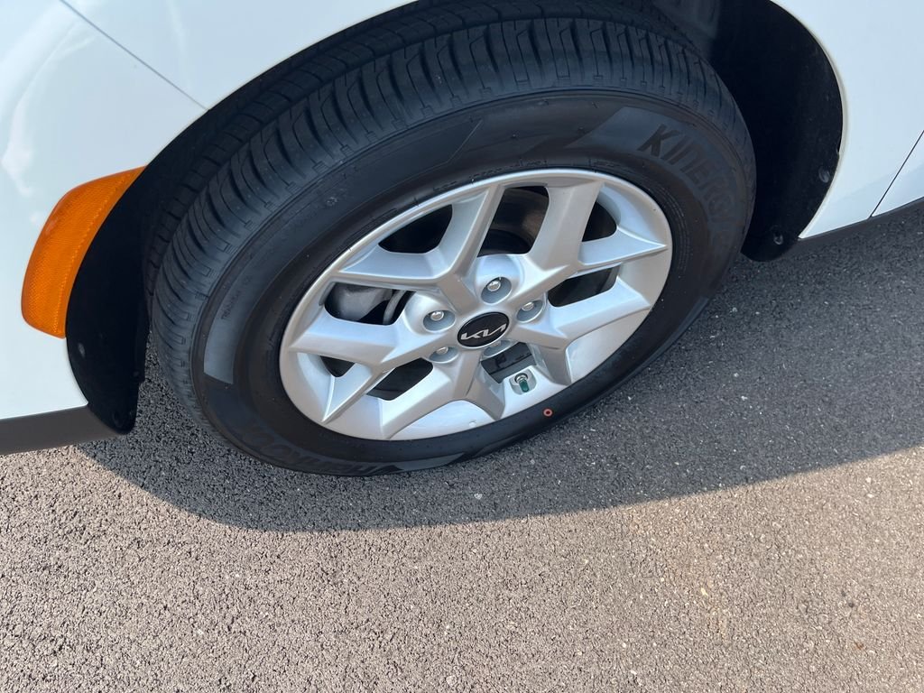 Used 2025 White Kia LX image 9