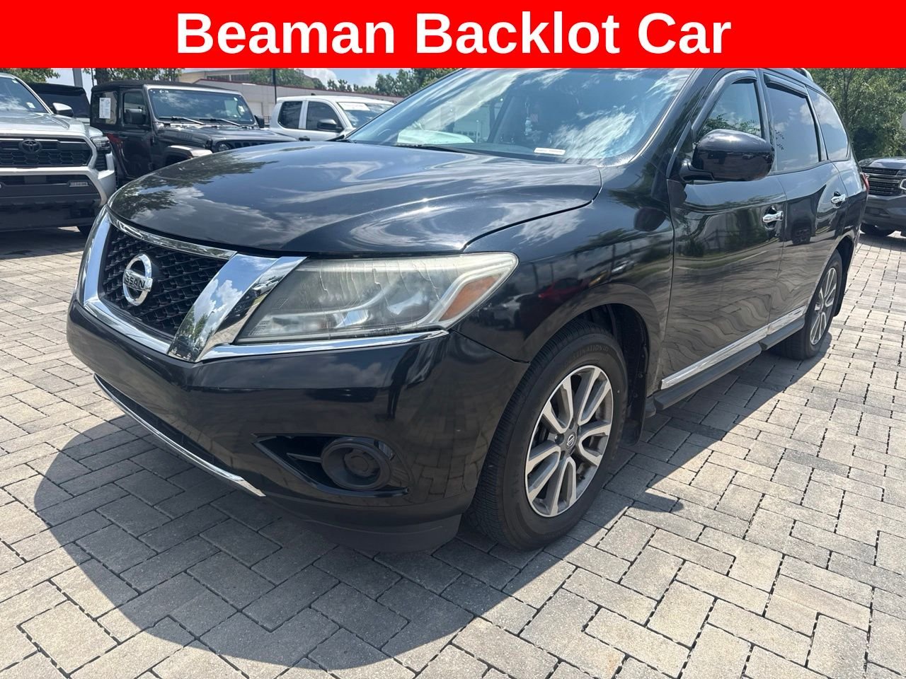 Used 2015 Black Nissan SL image 1