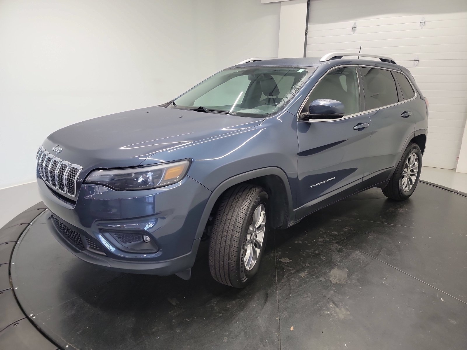 Used 2020 Slate Blue Pearlcoat Jeep Latitude Plus image 3