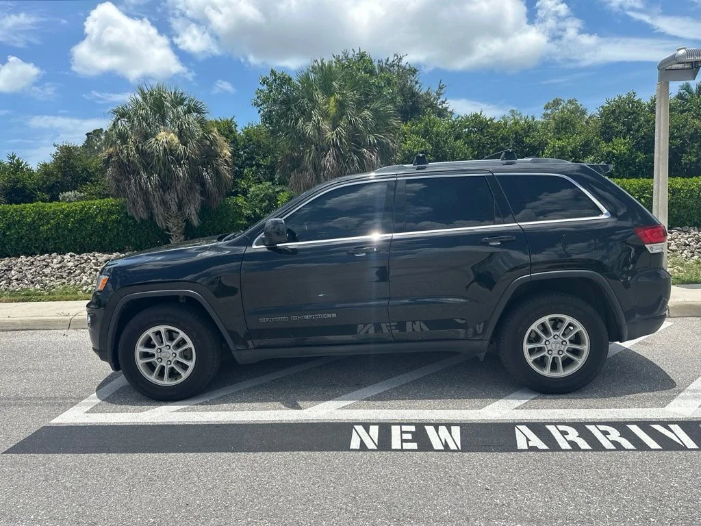 Used 2020 Diamond Black Jeep Laredo E image 10