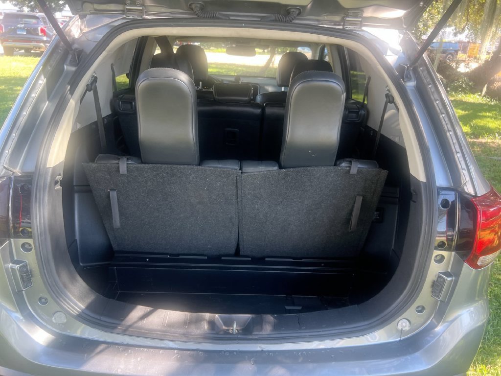 Used 2020  Mitsubishi SE image 18