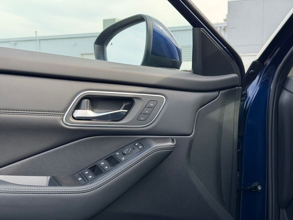 New 2026 Deep Ocean Blue Pearl Nissan Platinum image 12