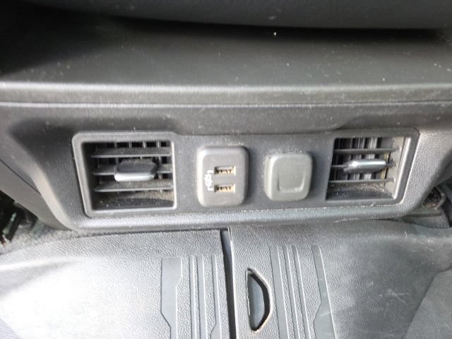 Used 2022 SUMMIT WHITE GMC Elevation image 18