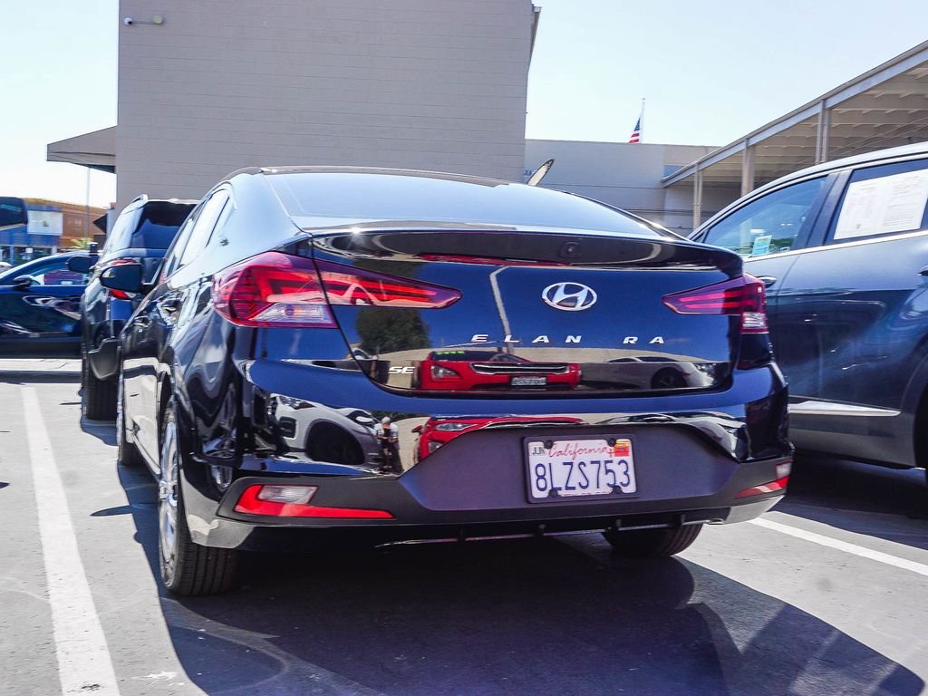 Used 2019 Black Hyundai SE image 4