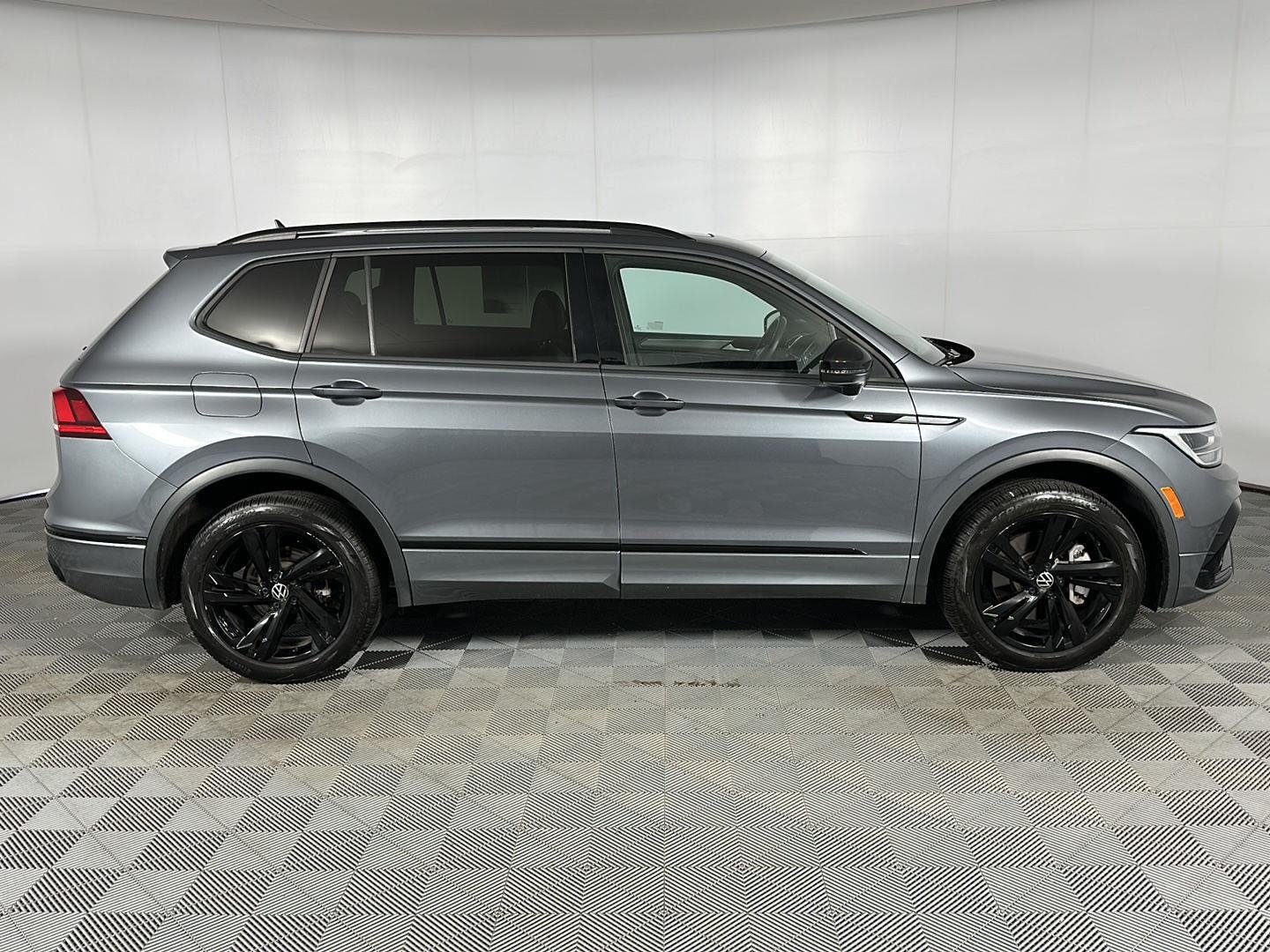 Used 2024 Platinum Gray Metallic Volkswagen SE R-Line Black image 29