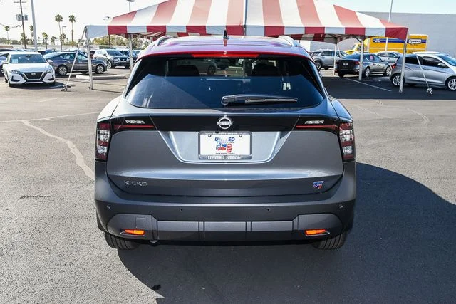 New 2026 Gun Metallic / Scarlet Ember Tintcoat Two-tone Nissan SV image 7