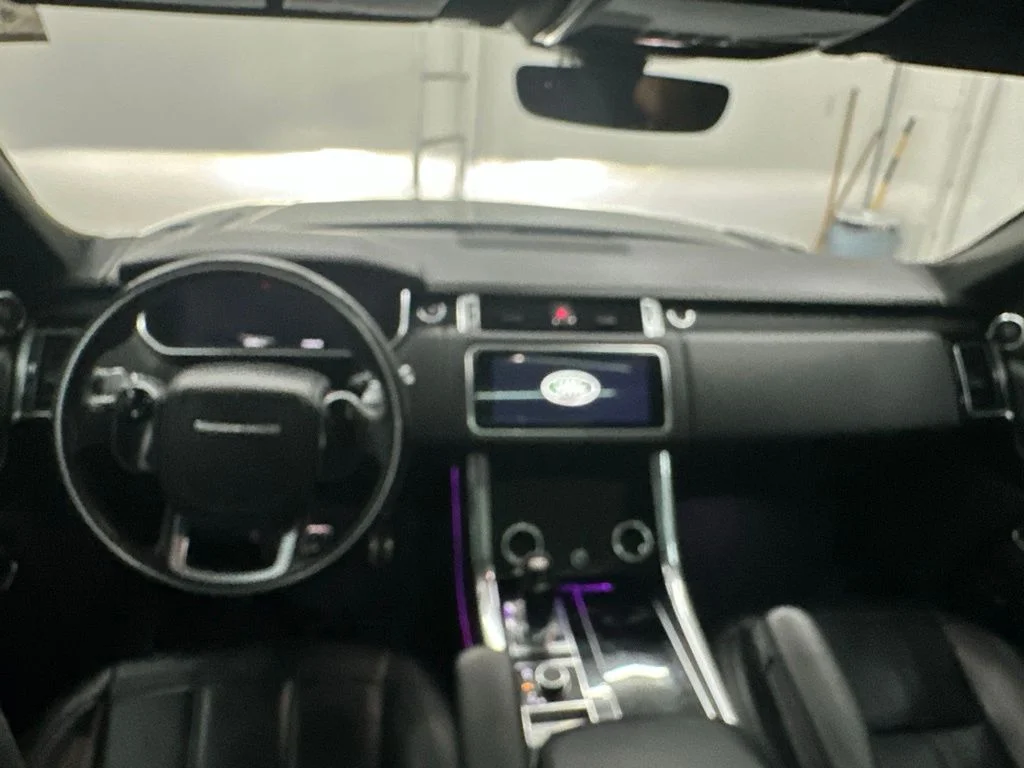 Used 2021  Land Rover HSE Silver Edition image 22