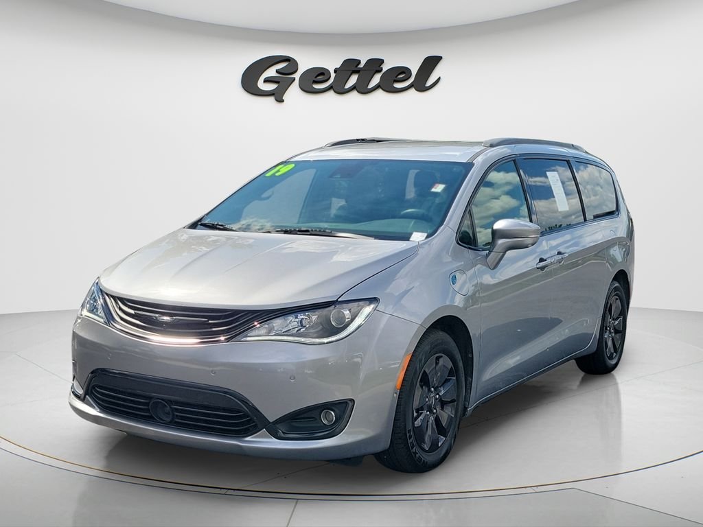 2019 Chrysler Pacifica Hybrid Limited's photo