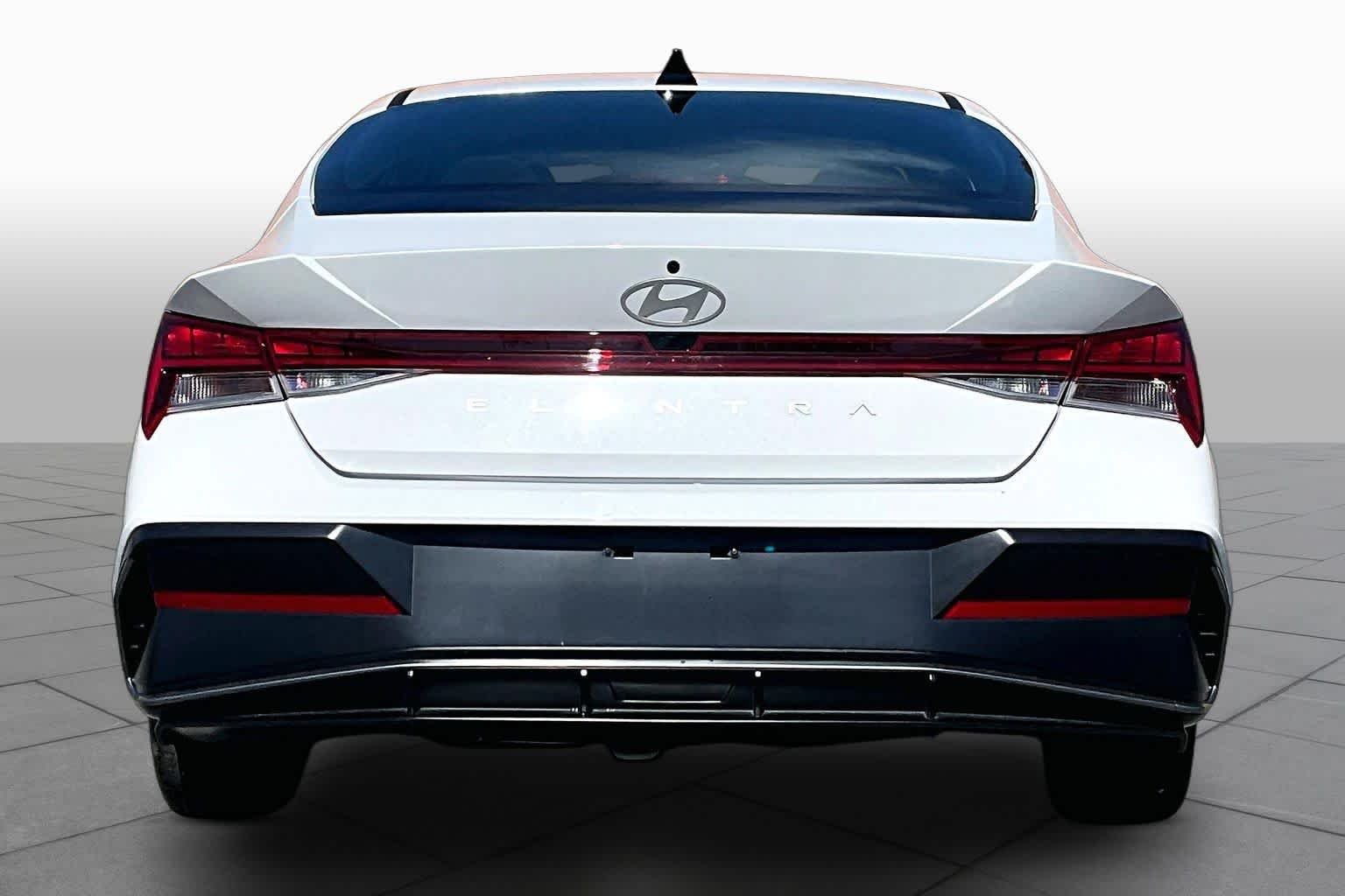 Used 2025 Serenity White Hyundai SEL Convenience image 5