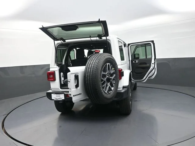 New 2026 Bright White Clear-Coat Exterior Paint Jeep Sahara image 25