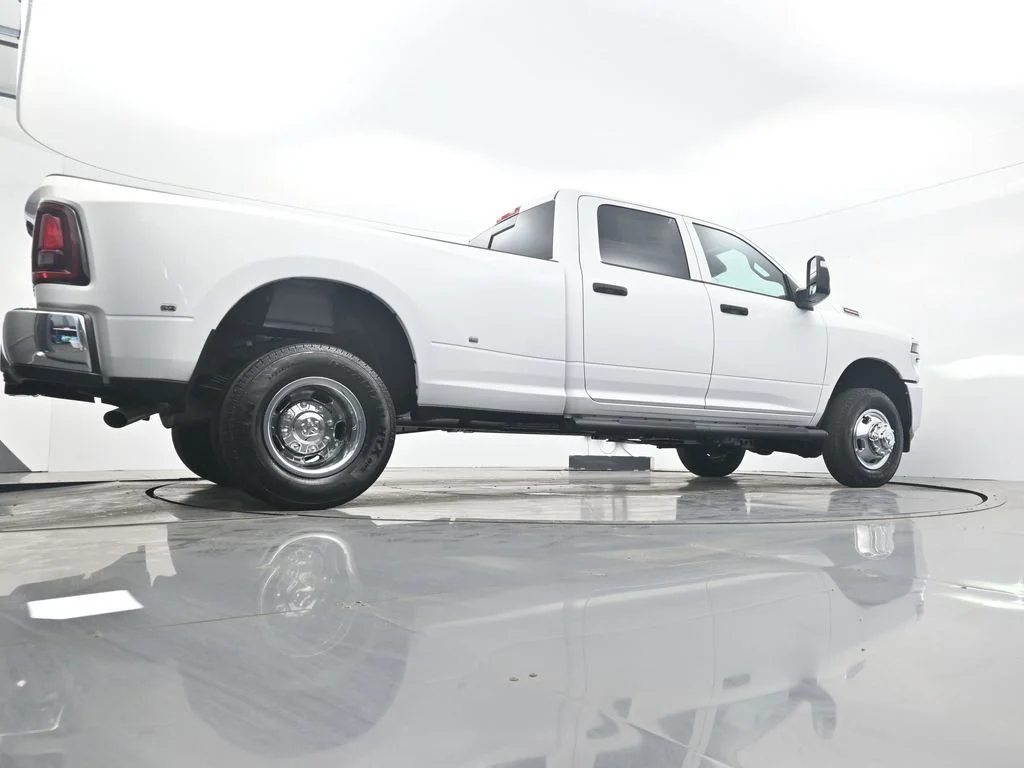 New 2026 Bright White Clear-Coat Exterior Paint RAM Tradesman image 37