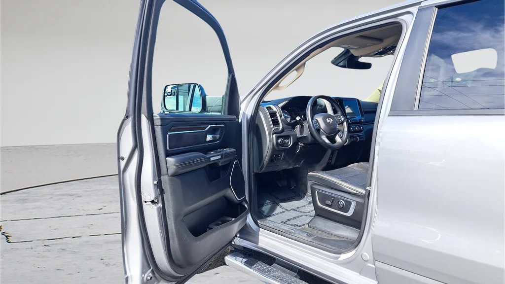 Used 2021 Silver Ram Laramie image 9