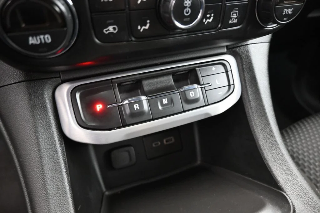 Used 2022 Black GMC SLE image 17