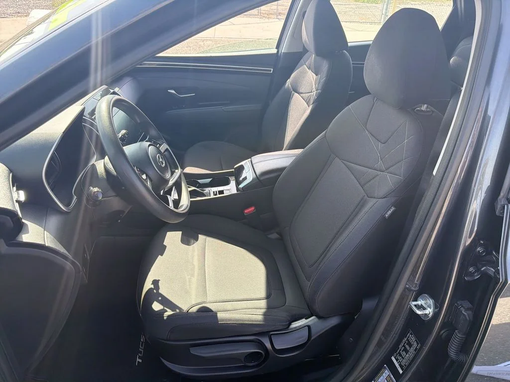 Used 2022 Gray Hyundai SE image 5