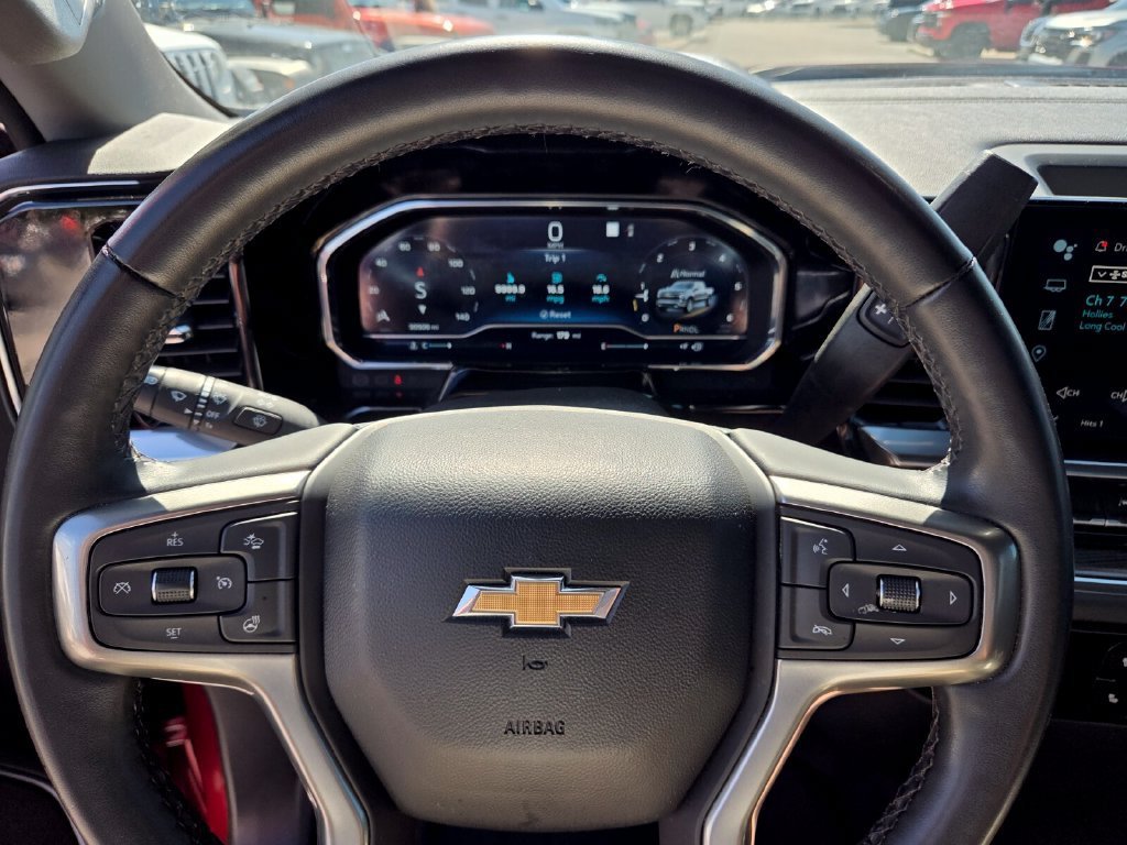 Used 2023 RADIANT RED TINTCOAT Chevrolet LT image 27