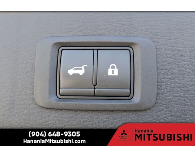 Used 2023 Silver Mitsubishi SE Special Edition image 13