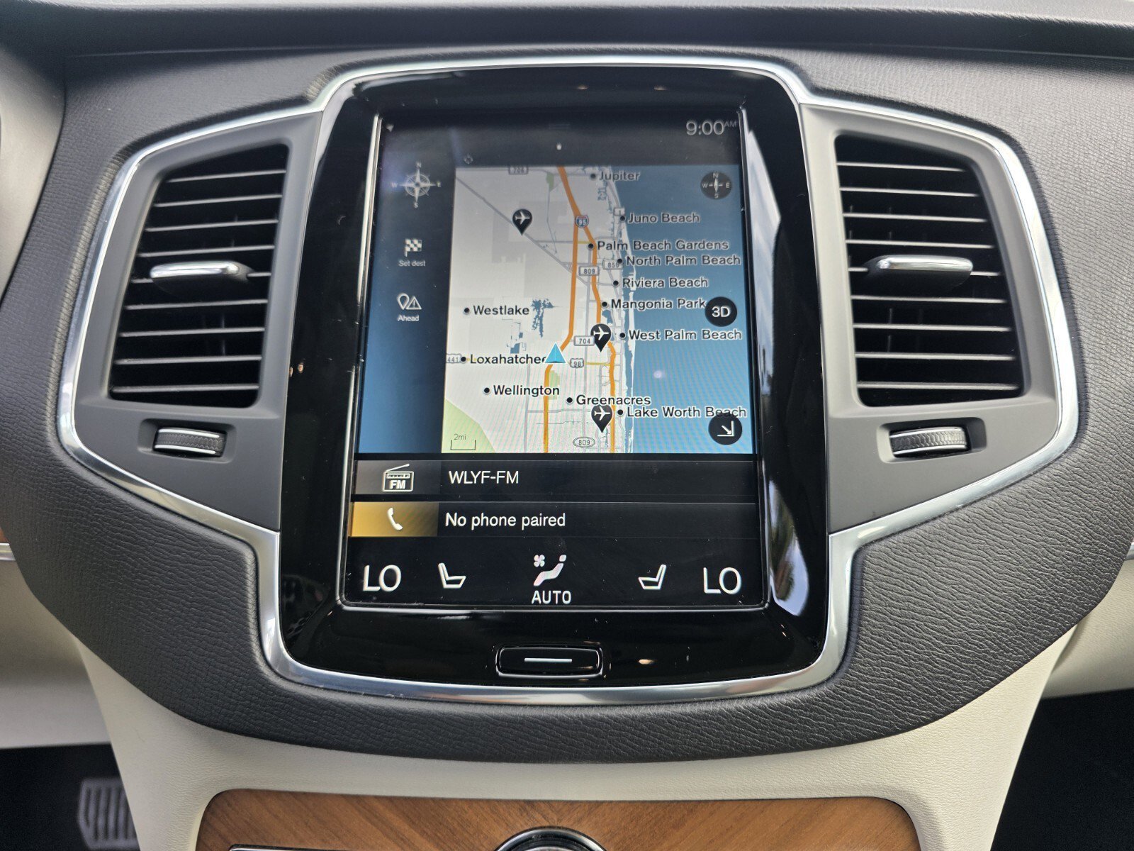 Used 2022 Denim Blue Metallic Volvo Momentum image 21