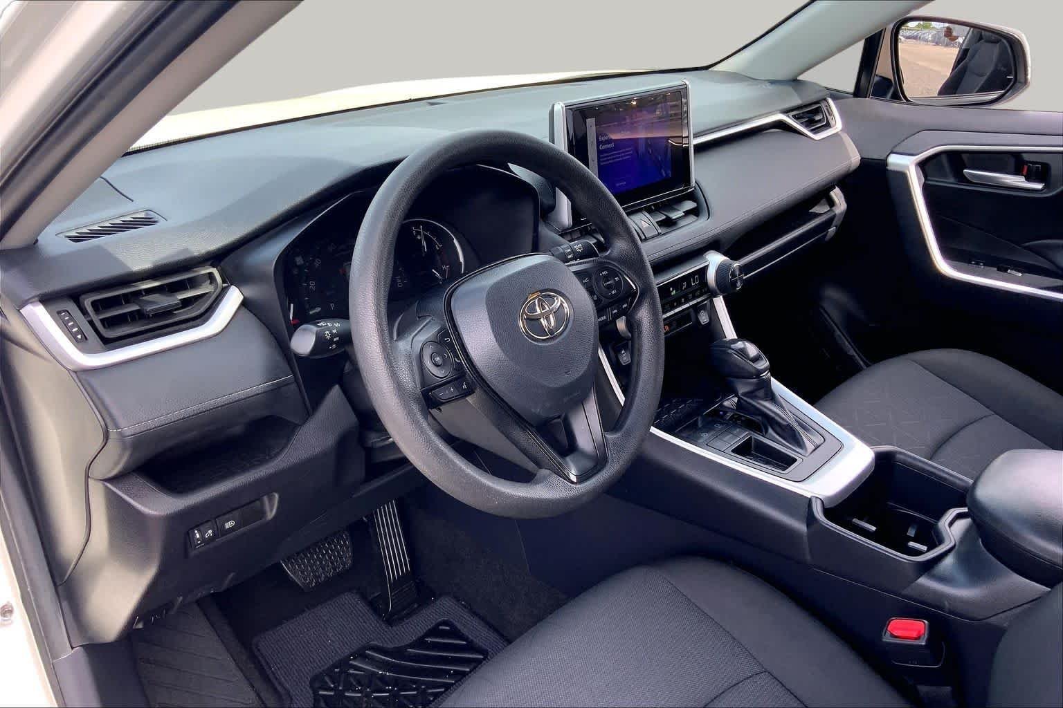 Used 2025 Ice Cap Toyota XLE image 17